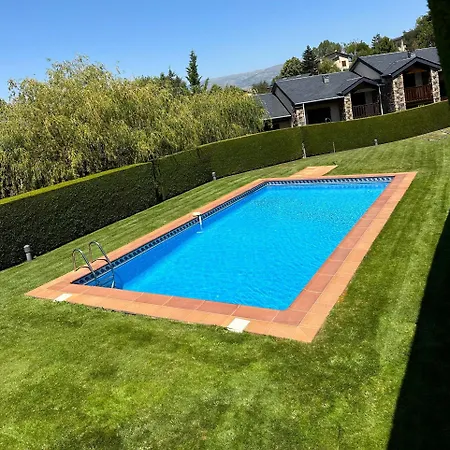 Con Piscina En Осежа